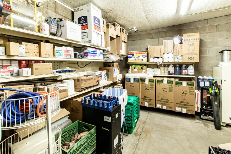 More Photos Of 404 Navajo Blvd, Holbrook Service Station For Sale