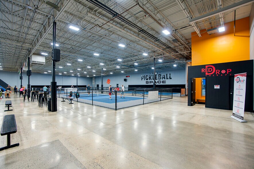 More Photos Of 5665 W Bell Rd, Glendale Department Store For Sale