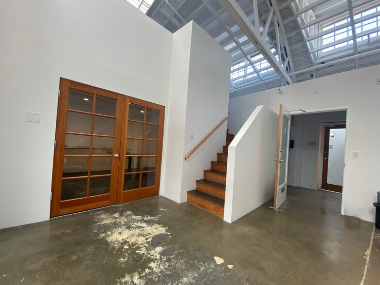 More Photos Of 210-226 Main St, Venice Storefront Retail Office For Lease