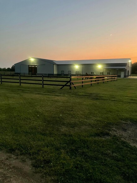 More Photos Of 7361 Zane Trail Rd, Circleville Horse Stables For Sale