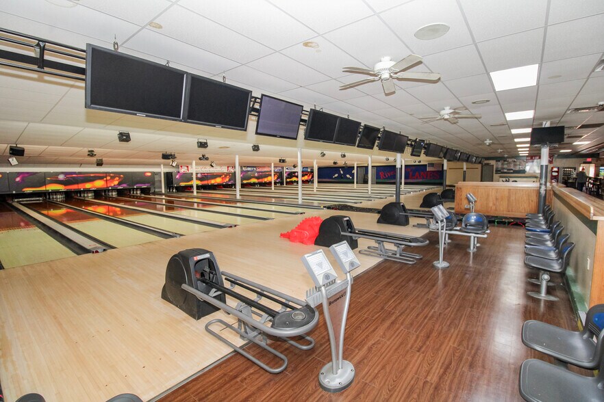 More Photos Of 125 Main St, Huron Bowling Alley For Sale