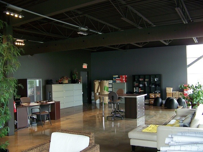 More Photos Of 10 Rue Gaston-Dumoulin, Blainville Light Distribution For Lease