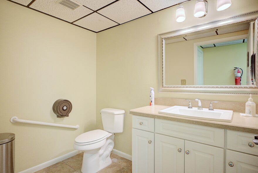 More Photos Of 4927 Southfork Dr, Lakeland Office For Sale