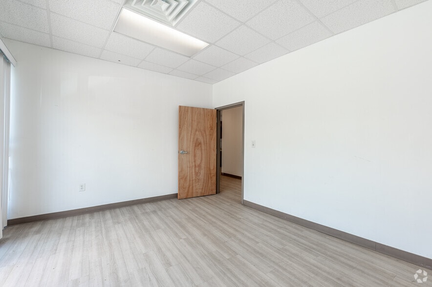 More Photos Of 6500 McDonough Dr, Norcross Showroom For Lease