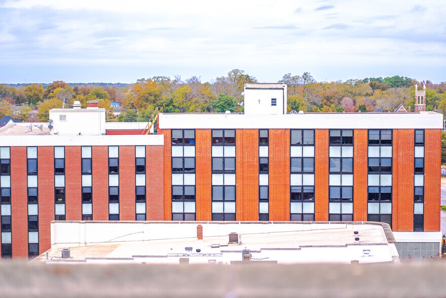 More Photos Of 104 Maxwell Ave, Greenwood Office For Lease