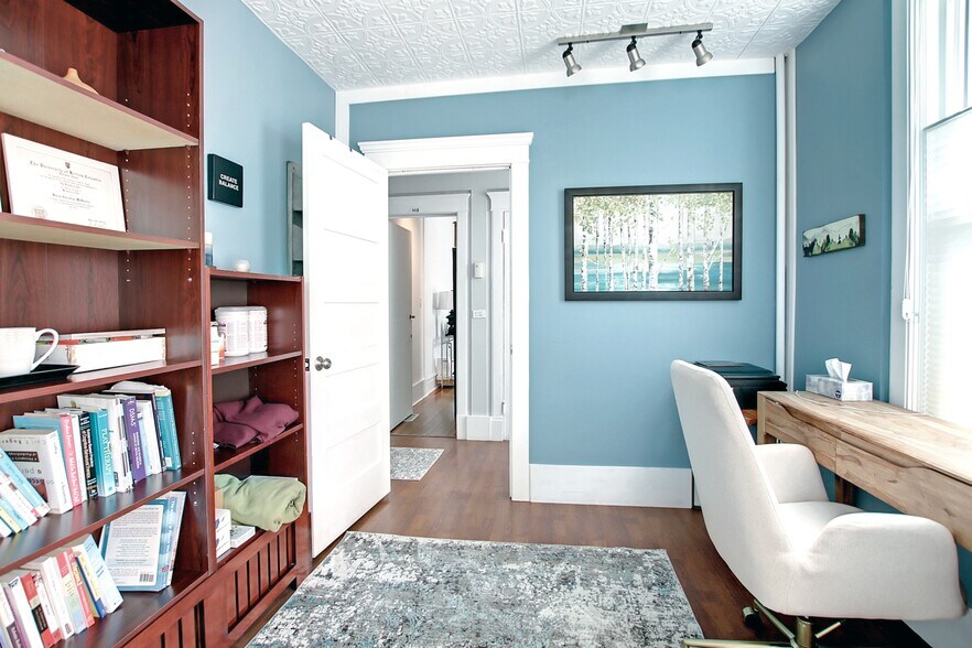 More Photos Of 1909 17th Ave SW, Calgary Office For Lease