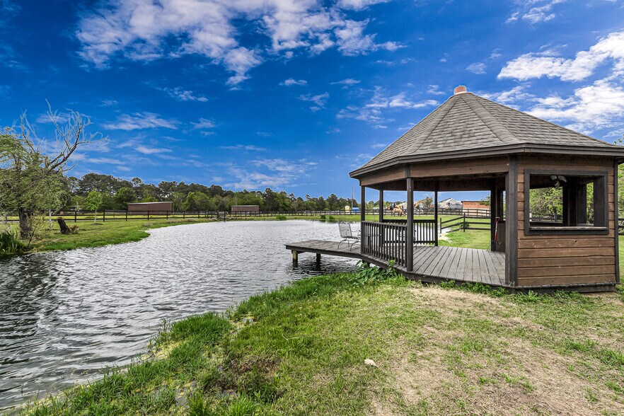 More Photos Of 13845 Boudreaux Rd, Tomball Manufacturing For Sale