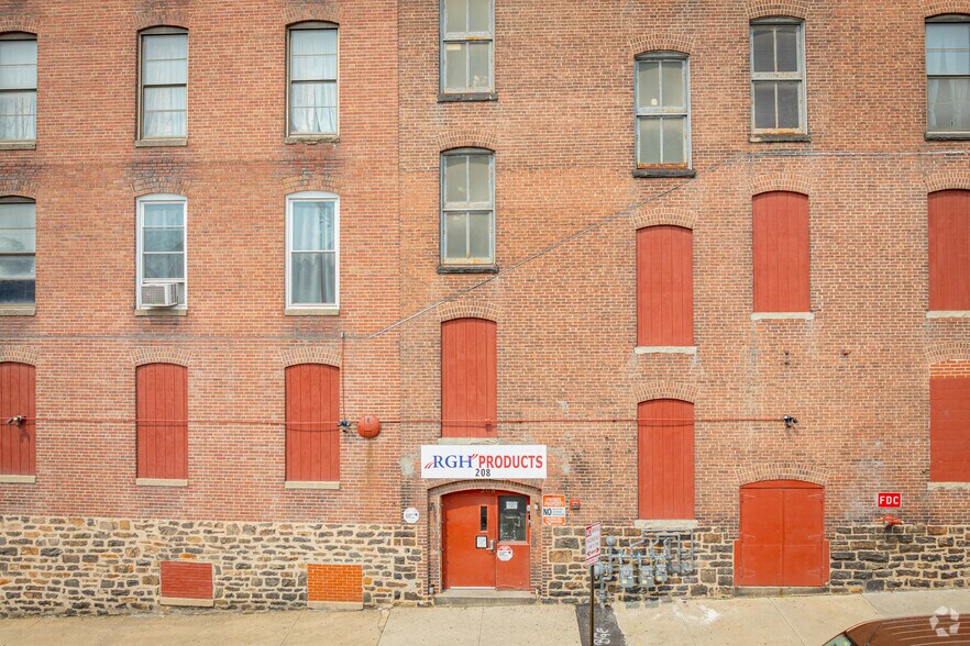 More Photos Of 208 S Pulaski St, Baltimore Light Manufacturing For Sale