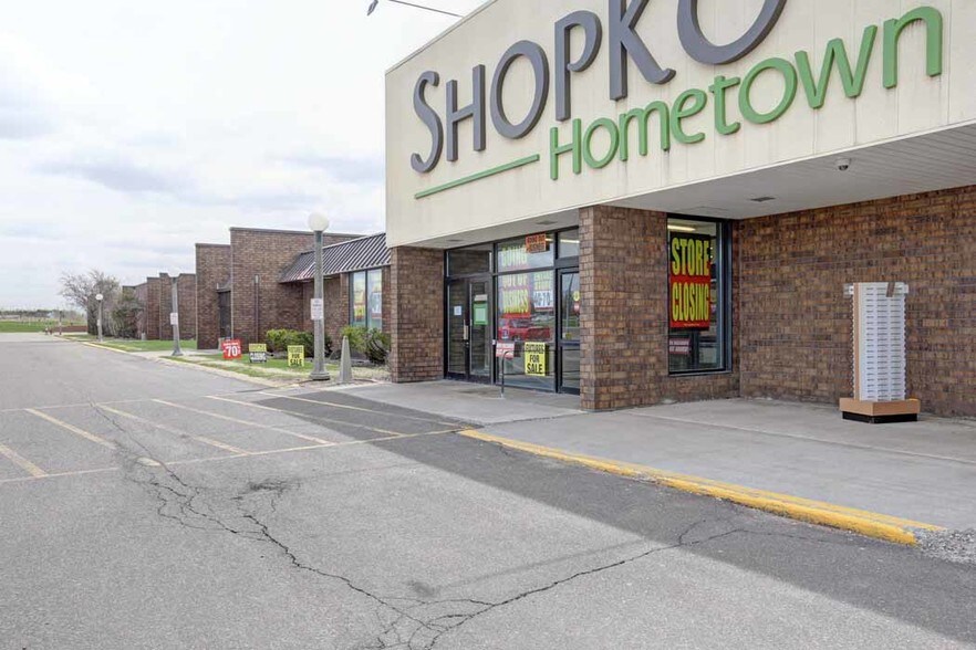 More Photos Of 1011-1013 E Spruce St, Abbotsford Storefront Retail Office For Lease