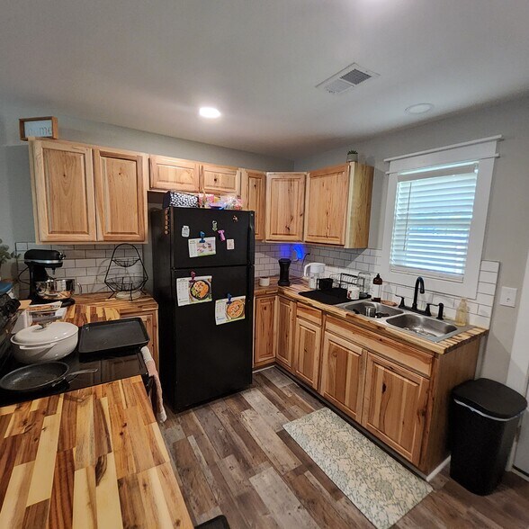 More Photos Of 224 E Clark St, Pinewood Apartments For Sale