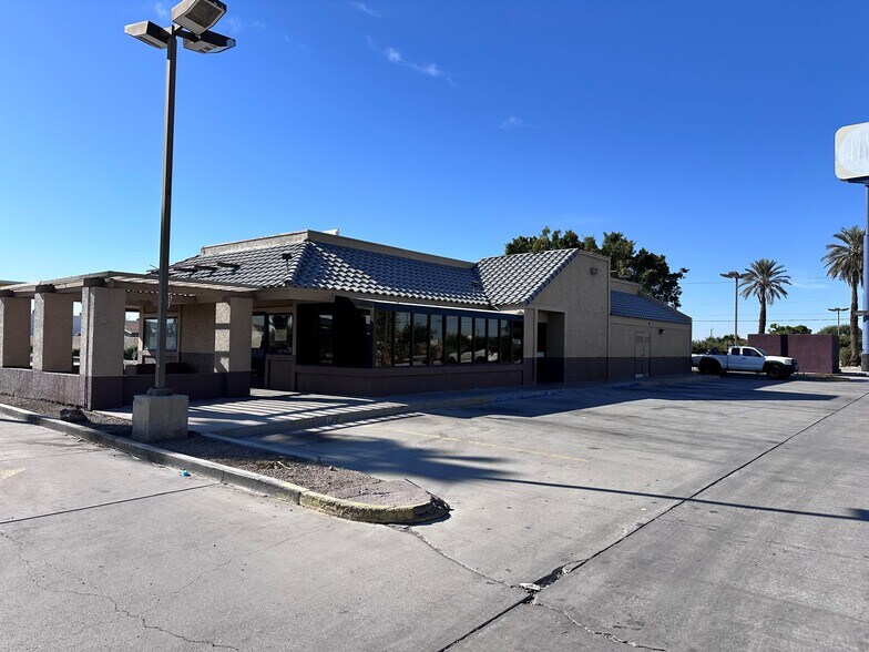 More Photos Of 379 S Lovekin Blvd, Blythe Fast Food For Lease