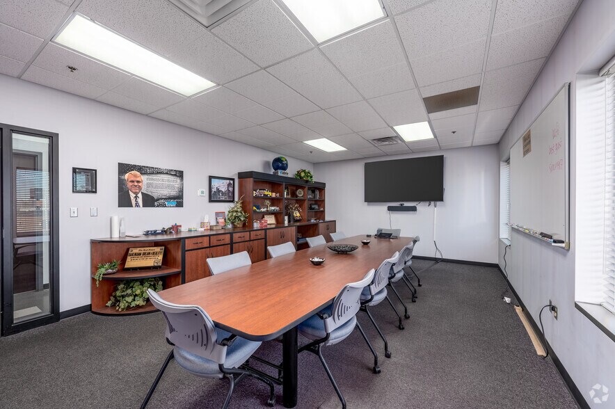 More Photos Of 5550 Poindexter Dr, Indianapolis Distribution For Sale