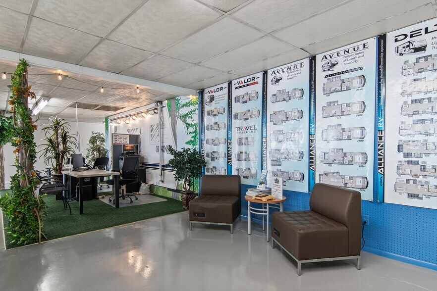 More Photos Of 1117 N Old Route 66, Litchfield General Retail For Sale