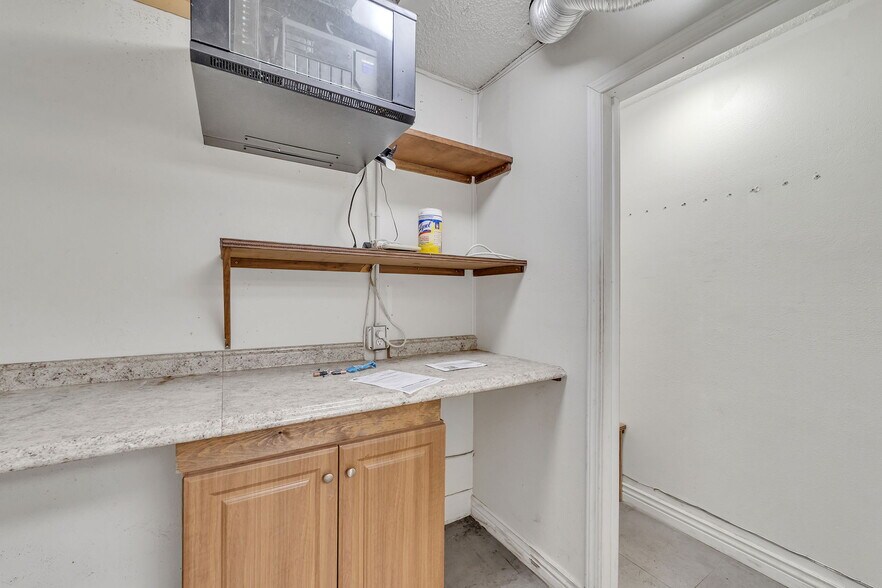 More Photos Of 2685 Durango Dr, Colorado Springs Warehouse For Lease