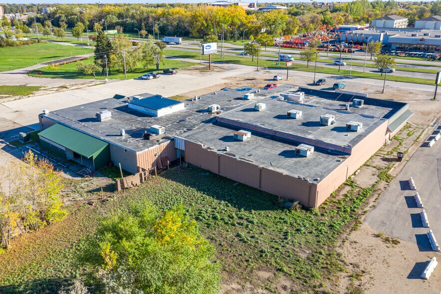 More Photos Of 3450 Gateway Dr, Grand Forks Restaurant For Lease