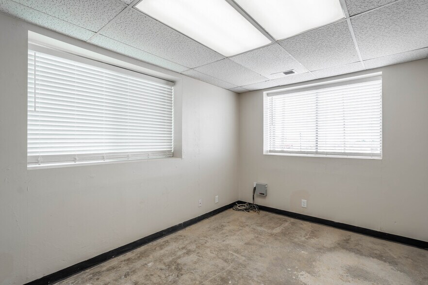 More Photos Of 1304A Dayton Rd, Midland Warehouse For Sale