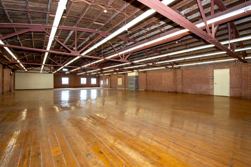 More Photos Of 160 S Columbus St, Wooster Warehouse For Lease