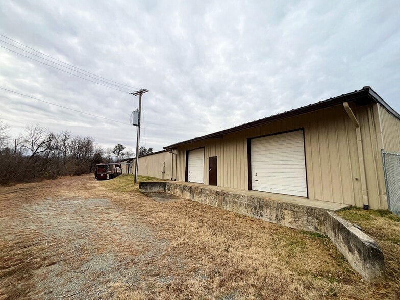 More Photos Of 1927 Baker Rd, High Point Warehouse For Sale