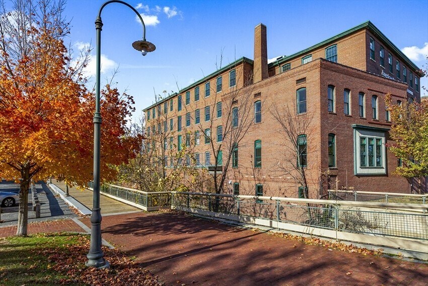 More Photos Of 491 Dutton St, Lowell Office For Lease