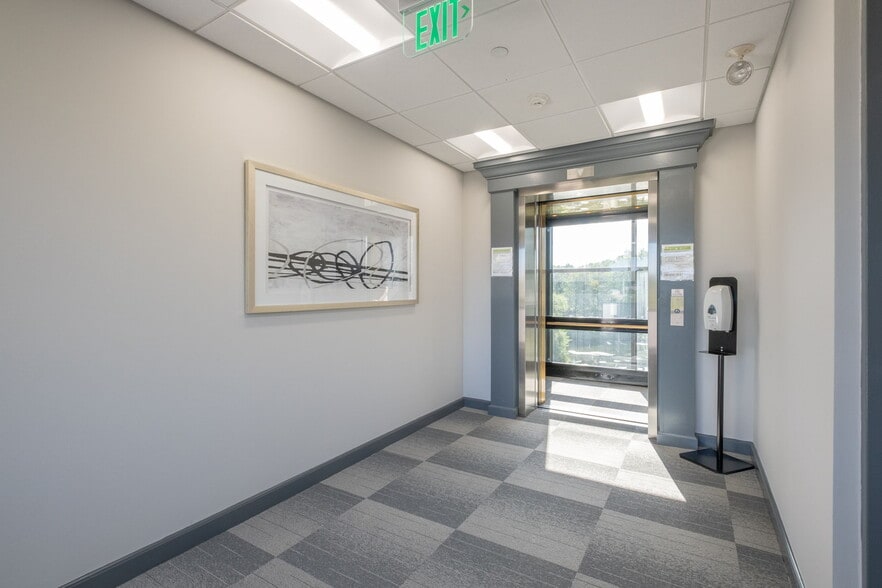More Photos Of 410 Amherst St, Nashua Office For Lease