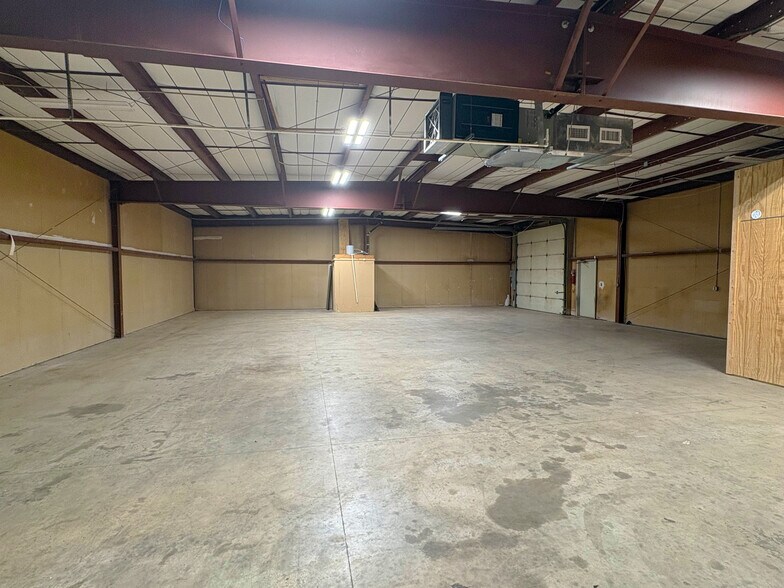 More Photos Of 1042 NW 69th St, Oklahoma City Manufacturing For Lease