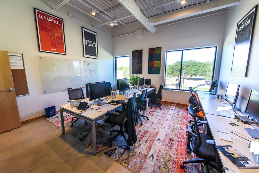 More Photos Of 5540 N Lamar Blvd, Austin Loft Creative Space For Lease