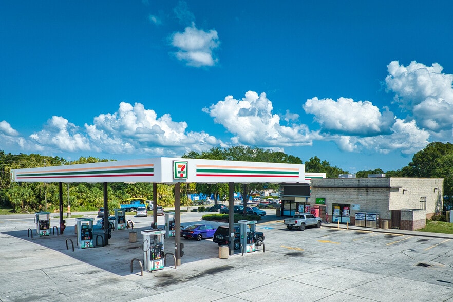 Primary Photo Of 10017 State Road 52, Hudson Convenience Store For Sale