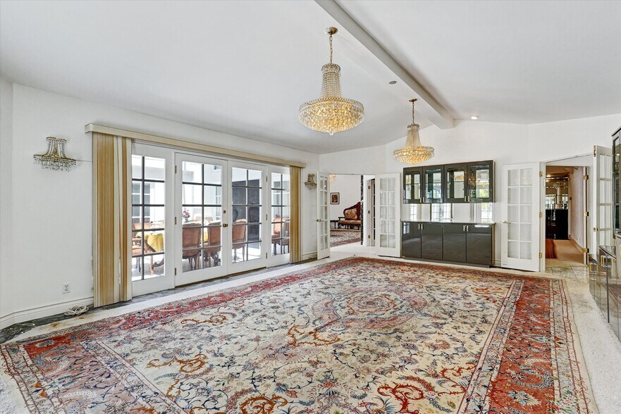 More Photos Of 4623 Hayvenhurst Ave, Encino Apartments For Sale