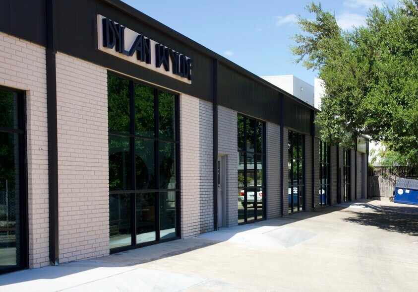 More Photos Of 2324 S Lamar Blvd, Austin Unknown For Lease