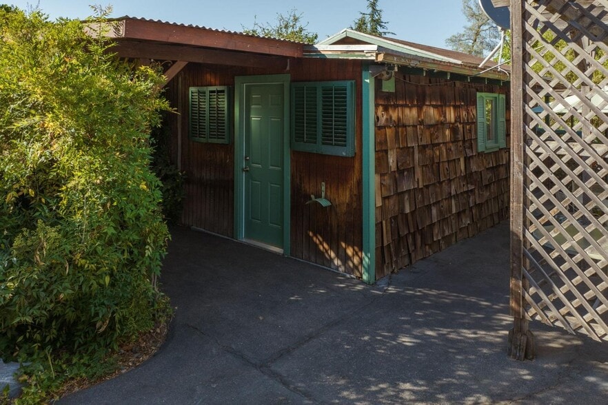 More Photos Of 306 W St Charles St, San Andreas Hotel For Sale