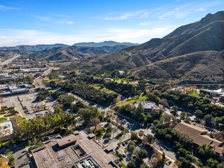 More Photos Of 29800 Agoura Rd, Agoura Hills Office For Lease