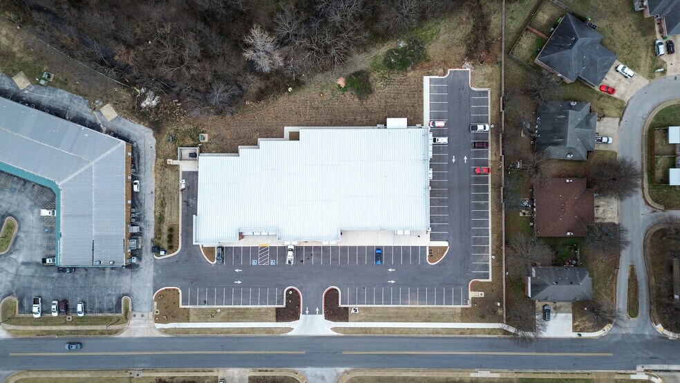 More Photos Of 140 Southwinds Rd, Farmington Storefront Retail Office For Lease