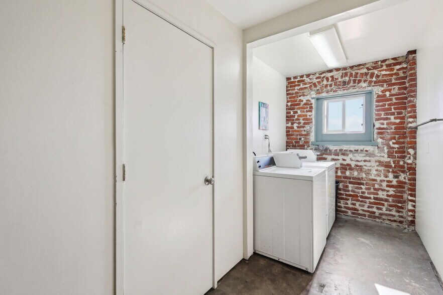 More Photos Of 2525-2543 University Ave, San Diego Apartments For Sale