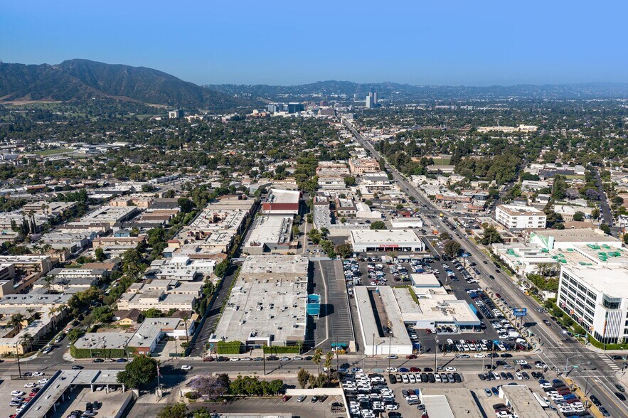 More Photos Of 217-277 S Lake St, Burbank Research And Development For Sale