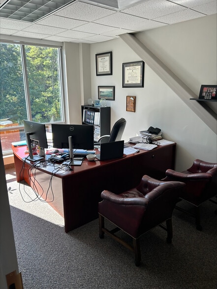 More Photos Of 935 Jefferson Blvd, Warwick Office For Lease