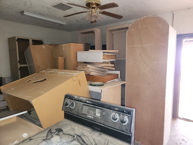 More Photos Of 3010 Shedd Rd, Eloy Office For Sale