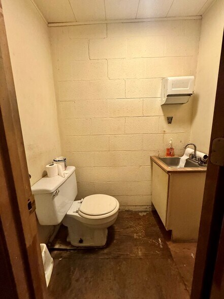 More Photos Of 868 State Route 3 and 12, Hinton Flex For Sale