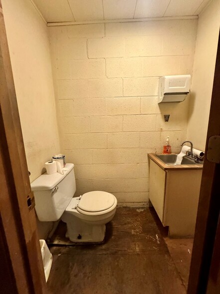 More Photos Of 868 State Route 3 and 12, Hinton Flex For Sale