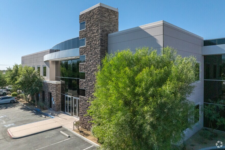 More Photos Of 77933 Las Montanas Rd, Palm Desert Office For Lease