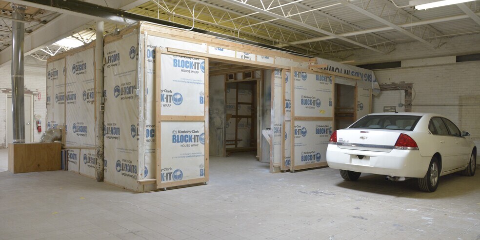 More Photos Of 813 W Old Ridge Rd, Hobart Freestanding For Lease