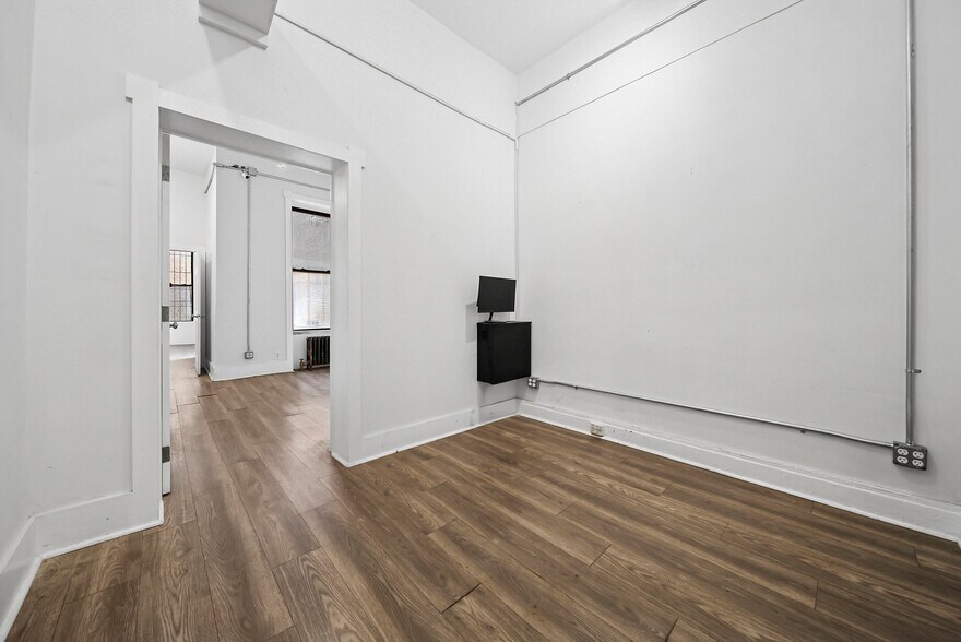 More Photos Of 84 Grove St, New York Apartments For Lease