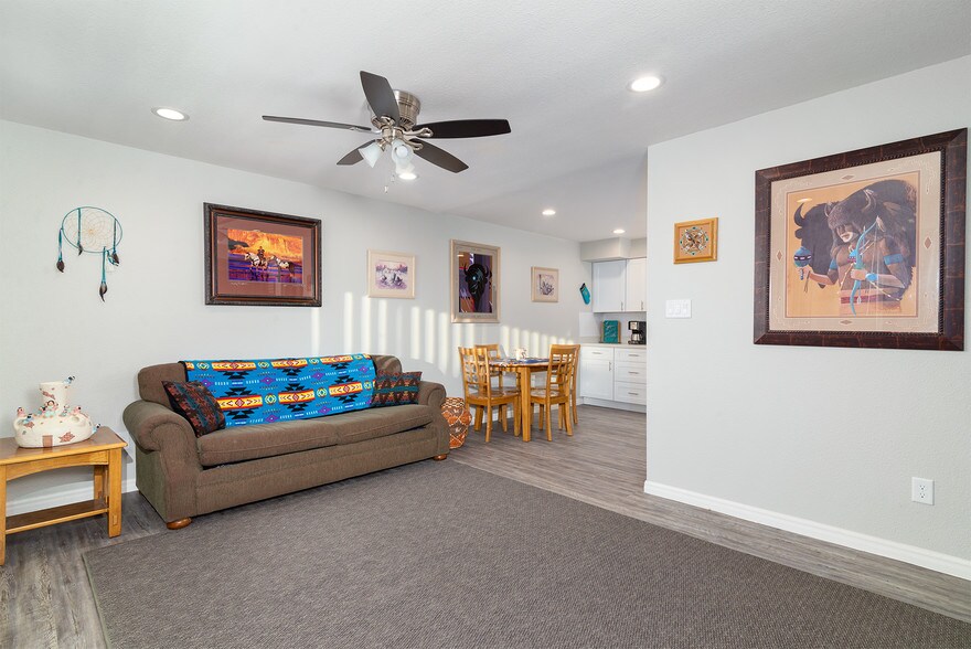 More Photos Of 515 W Pebble Beach Dr, Tempe Specialty For Sale