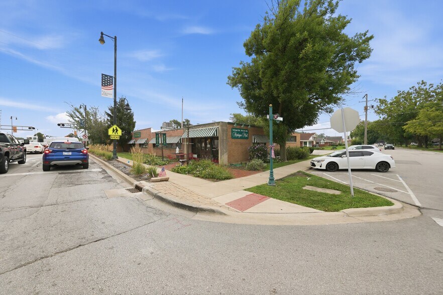 More Photos Of 800 E 31st St, La Grange Park General Retail For Sale