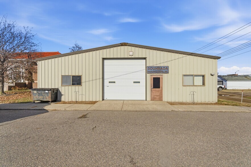 Primary Photo Of 1703 Laurel St, Tyndall Manufacturing For Sale
