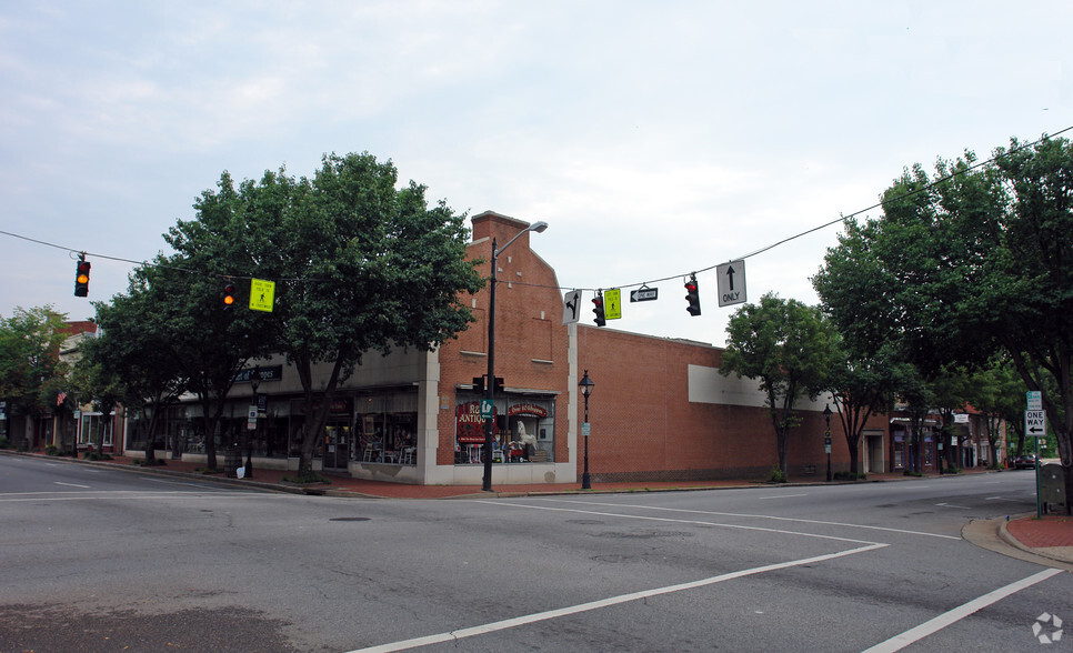 Primary Photo Of 1001 Caroline St, Fredericksburg Storefront For Sale