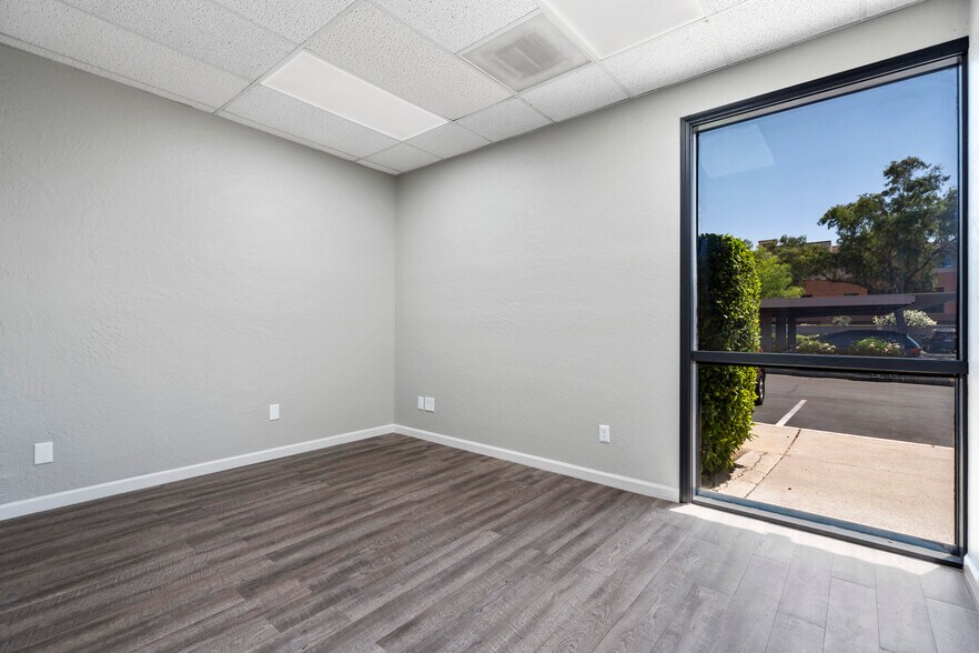 More Photos Of 10505 N 69th St, Scottsdale Office For Lease