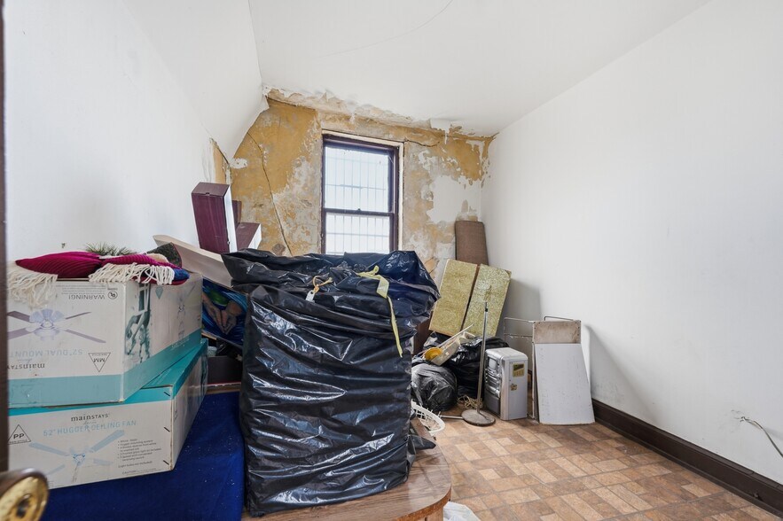 More Photos Of 1142-1148 Broadway, Camden Flex For Sale
