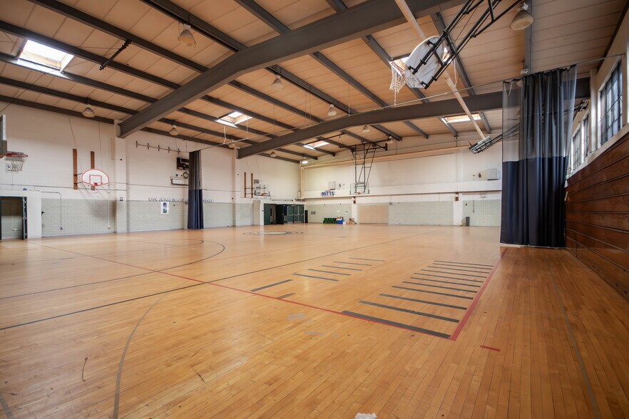 More Photos Of 819 & 831-847 N Leamington Ave, Chicago Schools For Sale