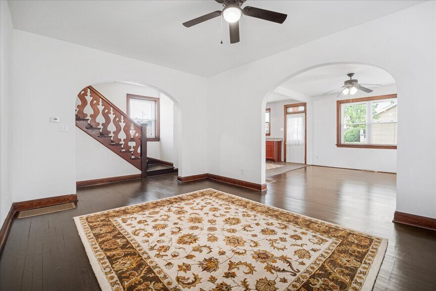 More Photos Of 8700 Gravois Rd, Saint Louis Storefront Retail Residential For Sale