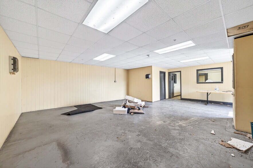 More Photos Of 167 Industrial Park Cir, Livingston Manufacturing For Lease